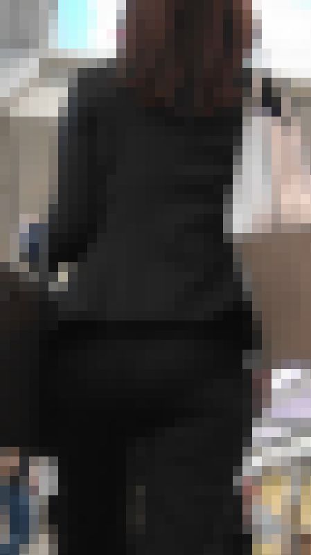 スレンダーなパンツスーツお姉さん
