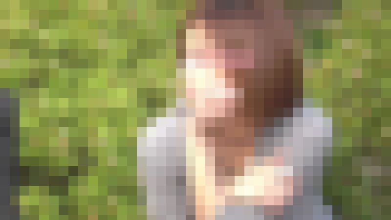 美女が公園デートでパンチラする動画