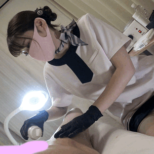 脱毛サロンのセラピストさん　施術に夢中でTバック盗撮される