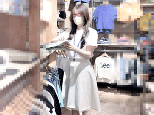 アパレル店員に群がる同業者/清楚で美人な店員さんは純白Pでした。【禁断の逆さ撮り】